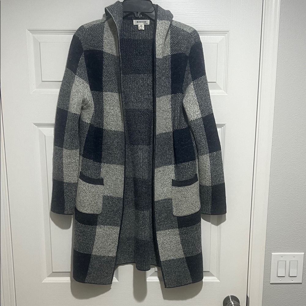 Monteau Navy and White Knit Sweater